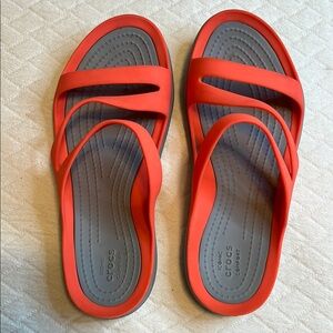 Crocs dual tone Slide Sandals, bright orange-red/grey, women’s 6
